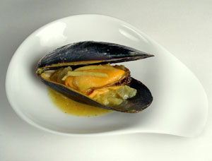 Curried Mussels with Fresh Pear - Amuse Bouche