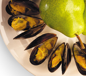 Curried Mussels with Fresh Pear
