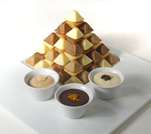 Pyramid Cakes and Dip